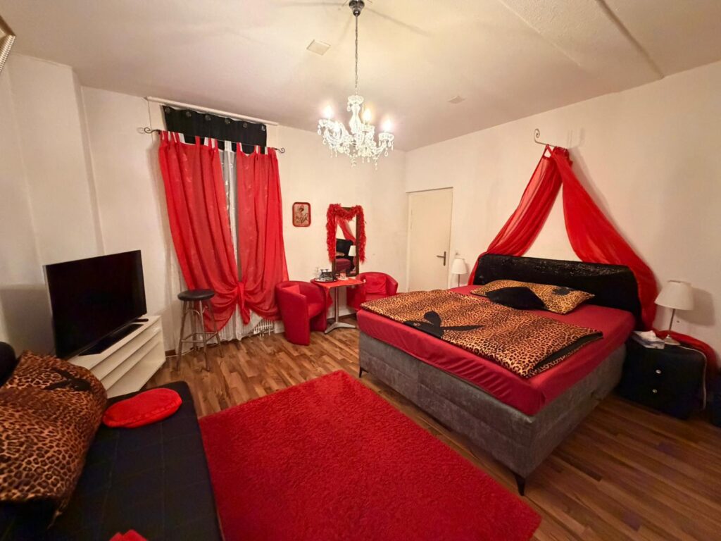 Seitensprungzimmer, Kriegstetten, Bett 2
