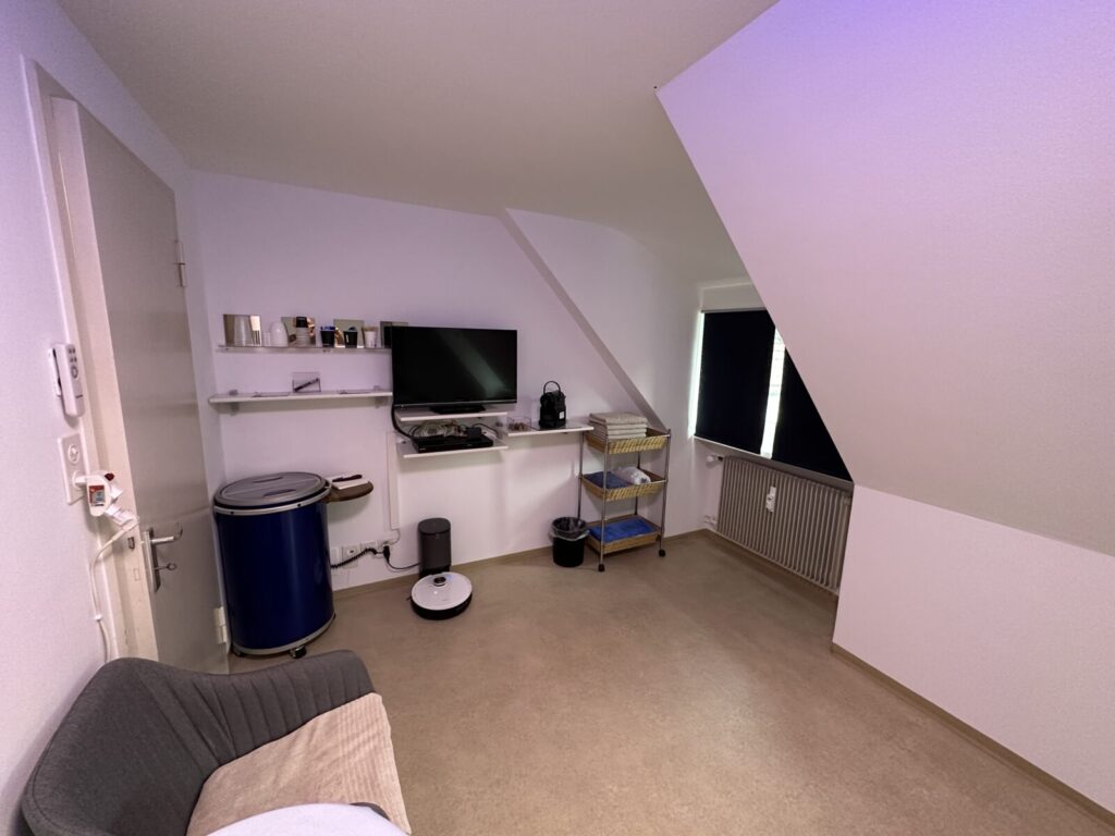 Seitensprungzimmer, St. Gallen, blau, Wohnzimmer