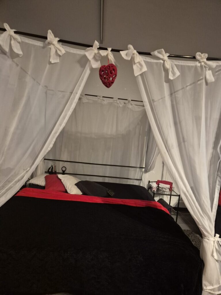 Seitensprungzimmer, Frauenfeld, Bett