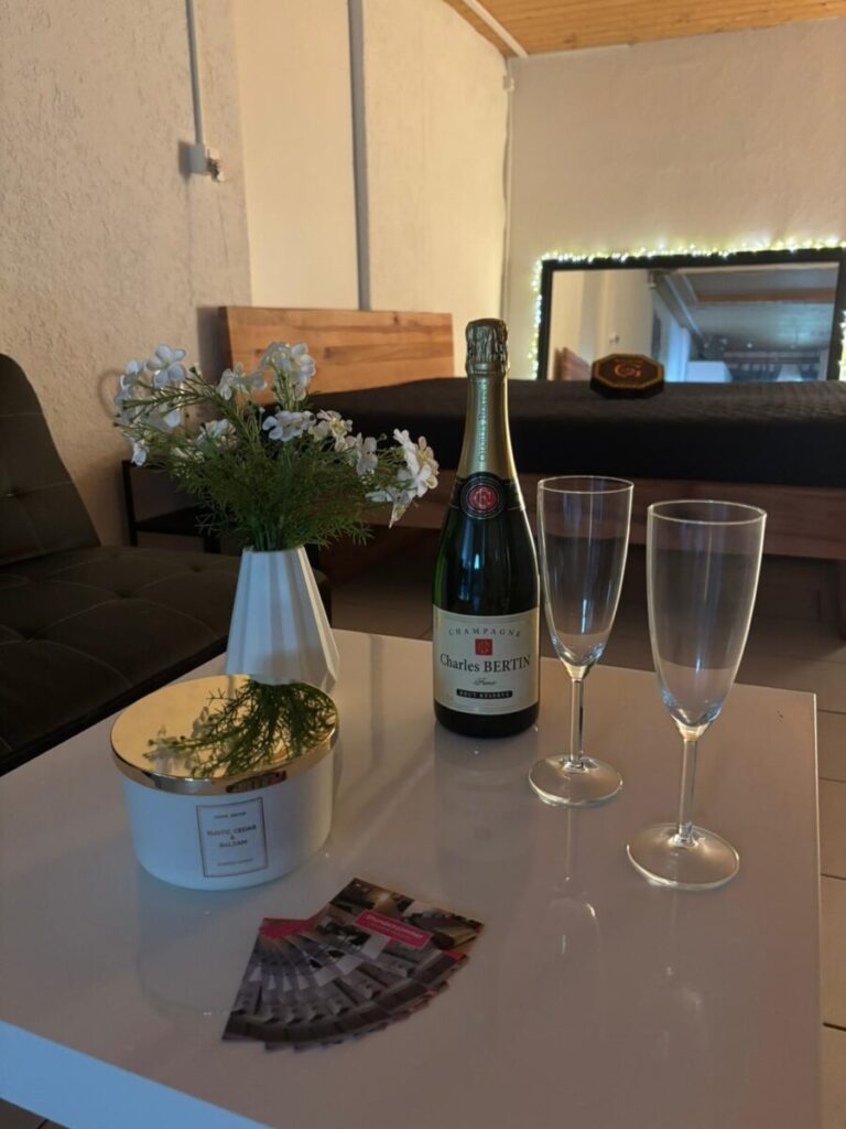 Seitensprungzimmer, Rupperswil, Champagner
