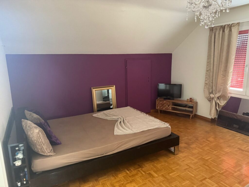 Seitensprungzimmer-Orchidee-Woods-Paradise-Bett Fenster