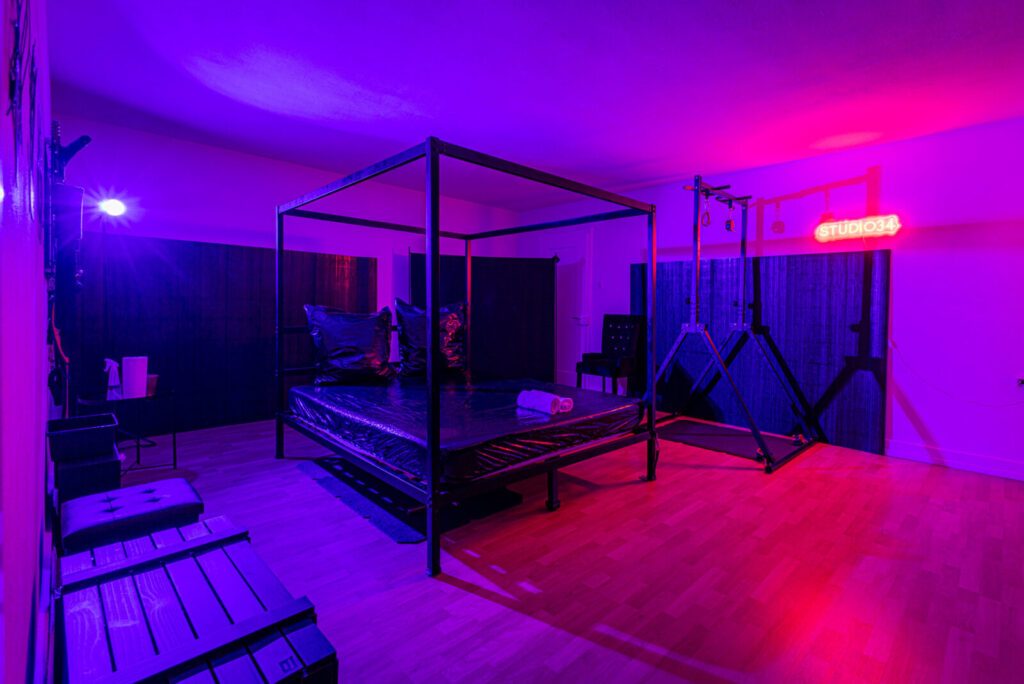 Seitensprungzimmer, Lenzburg Zentrum, Himmelbett