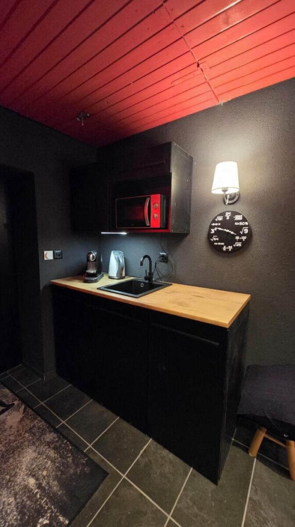 Seitensprungzimmer, Gantrisch Darkroom, Kueche