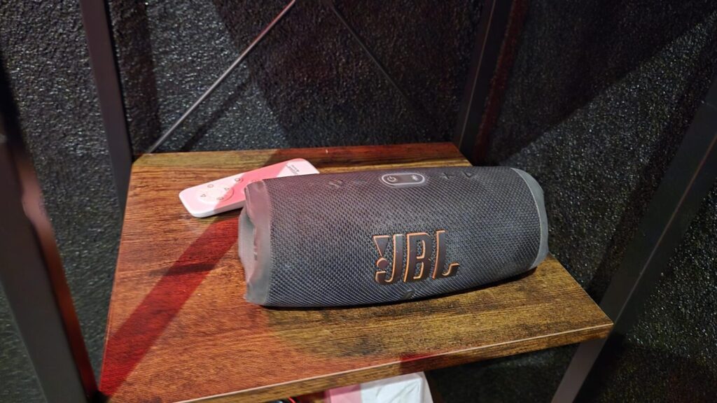 Seitensprungzimmer, Gantrisch Darkroom, Radio