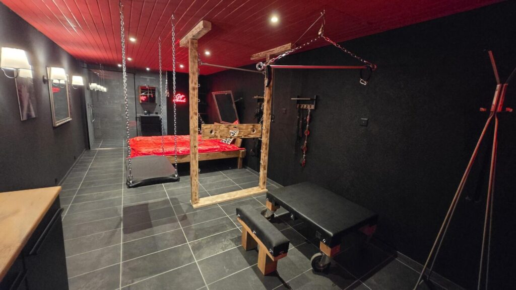 Seitensprungzimmer, Gantrisch Darkroom, Streckbett