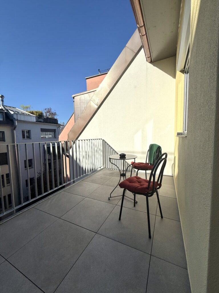 Seitensprungzimmer, Zuerich Helvetiaplatz, Balkon