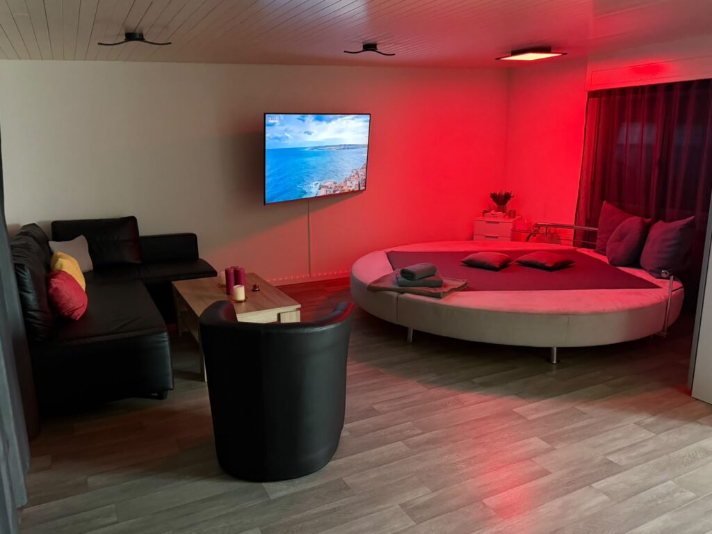 Seitensprungzimmer Beinwil am See, Deluxe Panorama, Bett