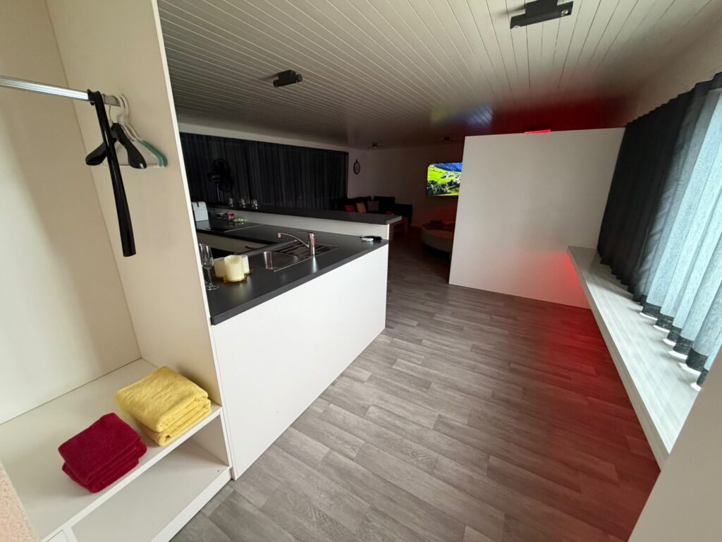 Seitensprungzimmer Beinwil am See, Deluxe Panorama, Garderobe