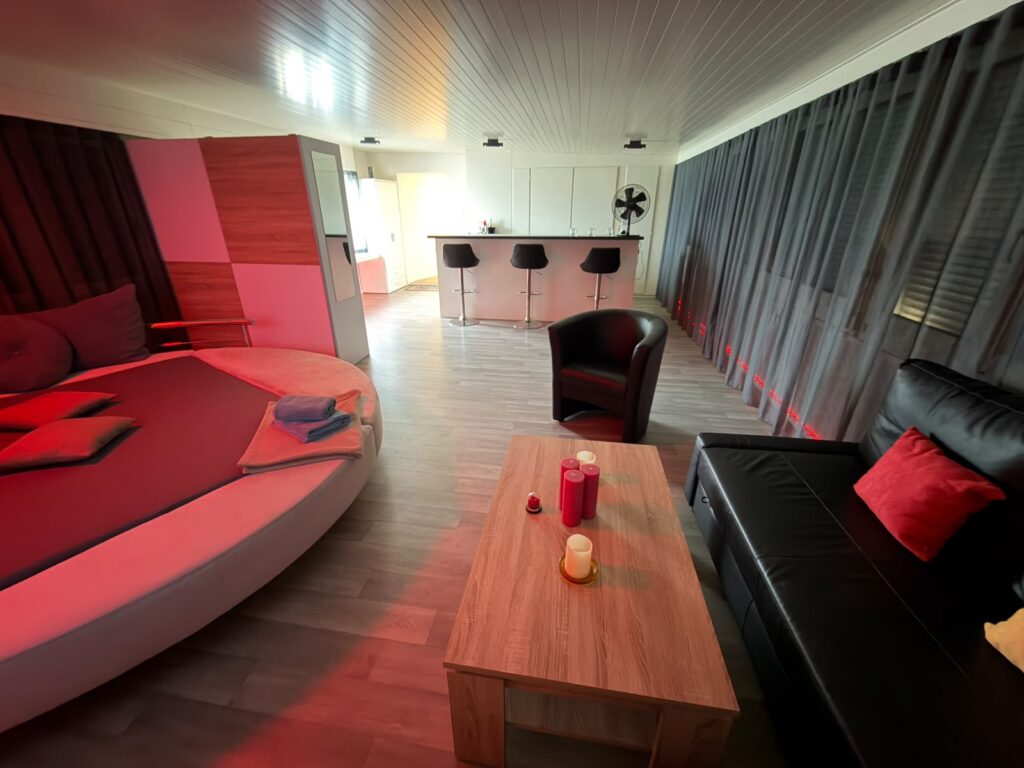 Seitensprungzimmer Beinwil am See, Deluxe Panorama, Salontisch