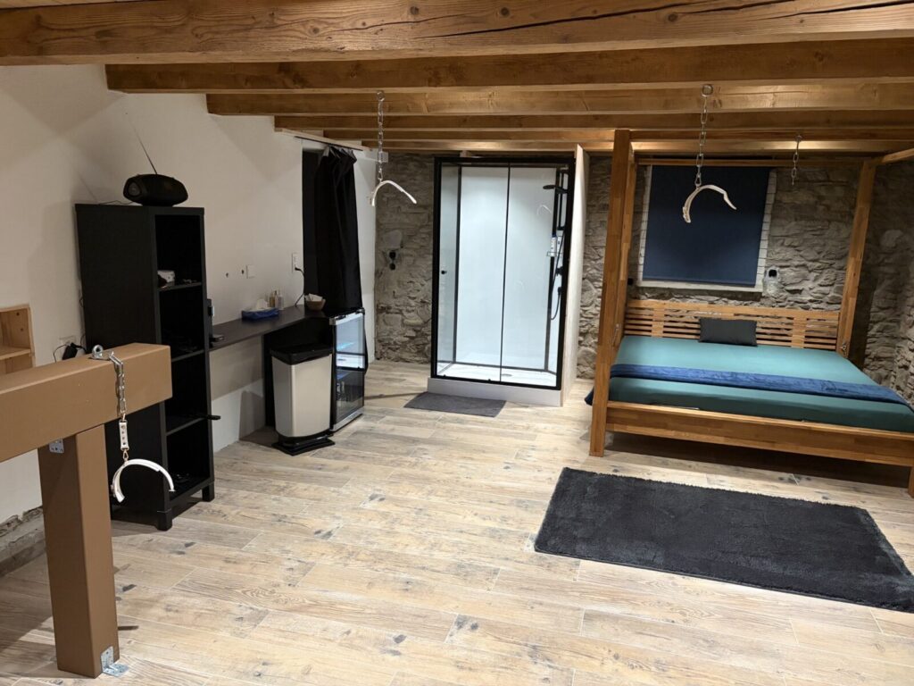Seitensprungzimmer, Dottikon, Bett