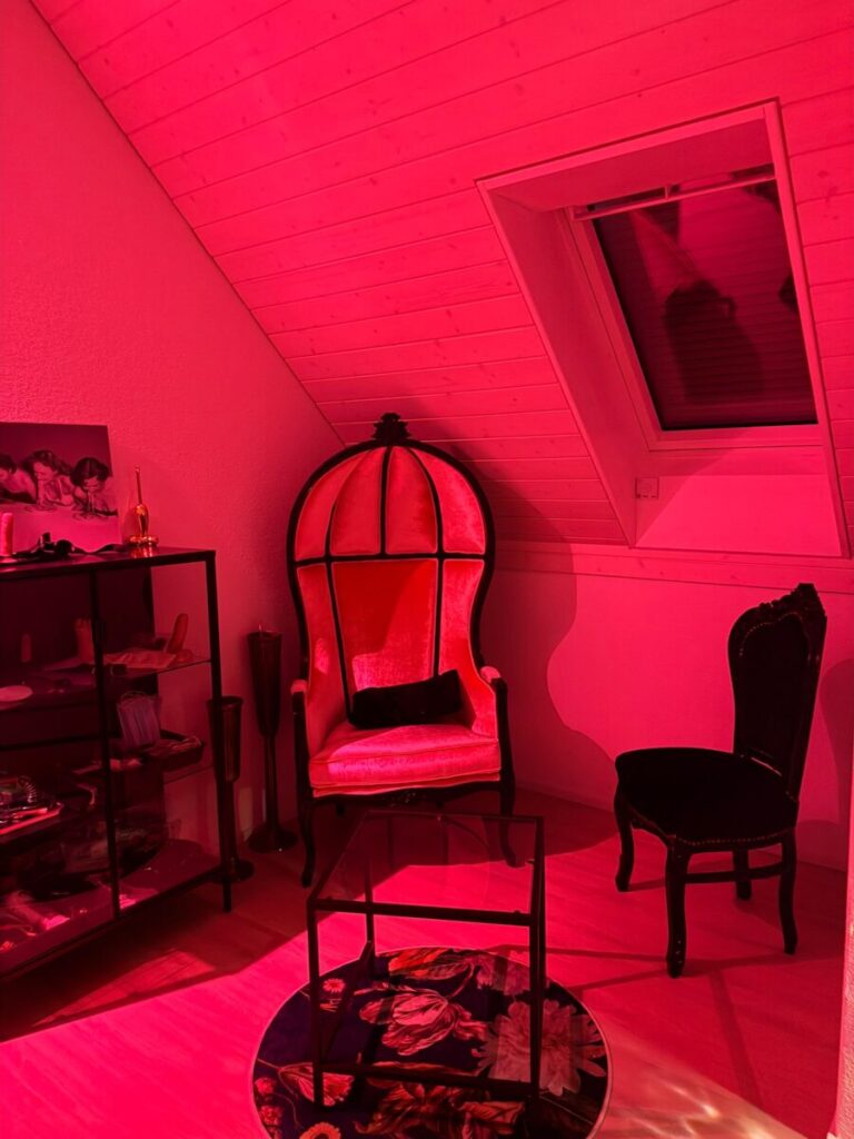Seitensprungzimmer, Weiningen, SM-Zimmer, Stuhl